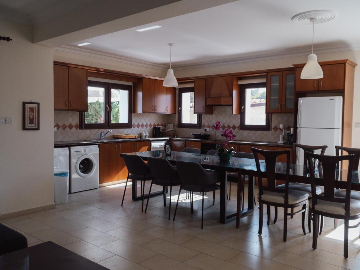 Villa Nikolina Dhrousha Екстер'єр фото